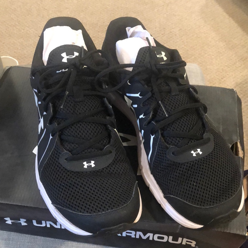 10.5 Under Armour Charged Commit TR 2 Sneakers